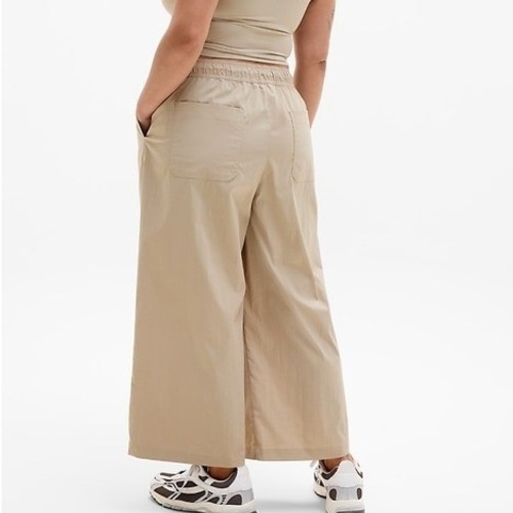 Athleta Midday Mid Rise Crop Poplin Pant Ecru Tan Wide Leg Large Gorpcore Casual - Picture 2 of 10